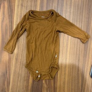Kyte BABY Caramel Long Sleeve Bodysuit